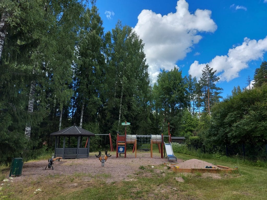 Metsätähdentien leikkipuisto