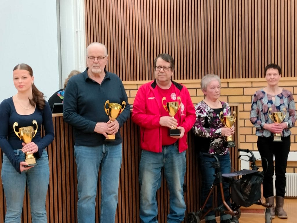 Kuvassa vasemmalta Aino Sellman, Pekka Oittinen, Reijo Vienonen, Ritva Parkkila ja Erja Raiko.